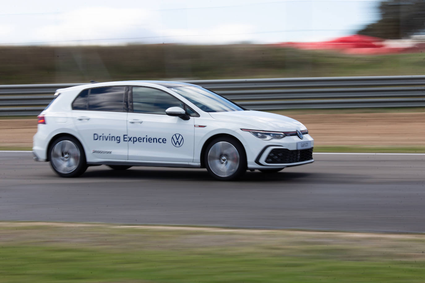 Prueba del Golf de serie más deportivo en el Jarama