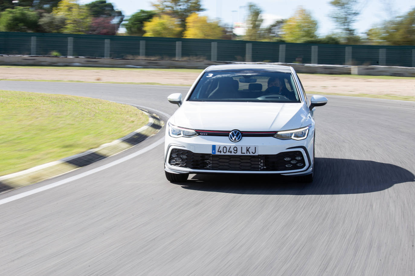 Prueba del Golf de serie más deportivo en el Jarama