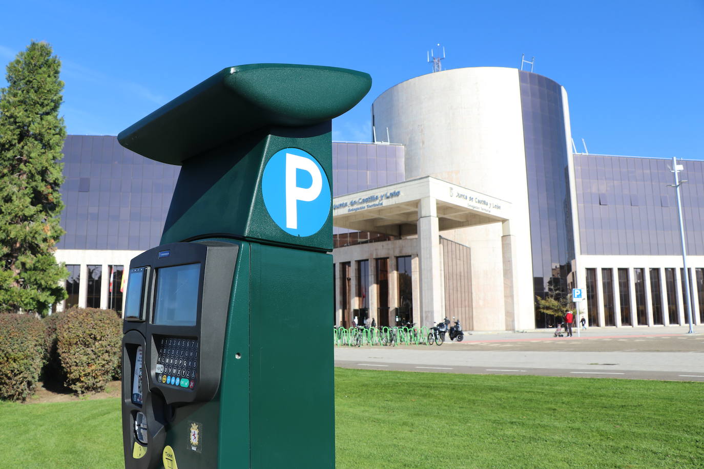 Nueva zona ORA en la explanada de la Junta. 