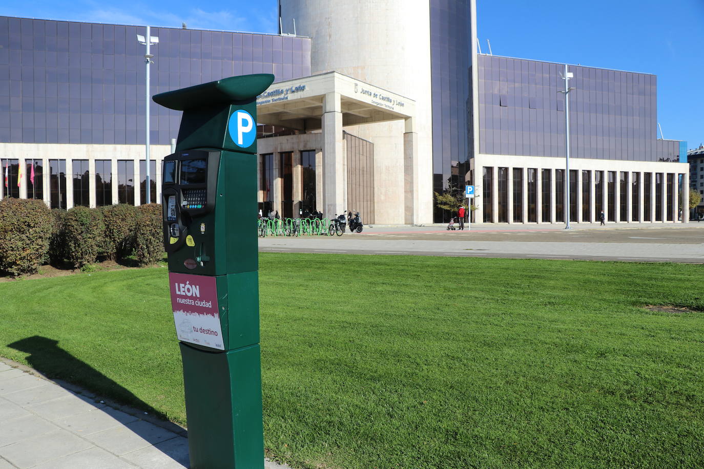 Nueva zona ORA en la explanada de la Junta. 