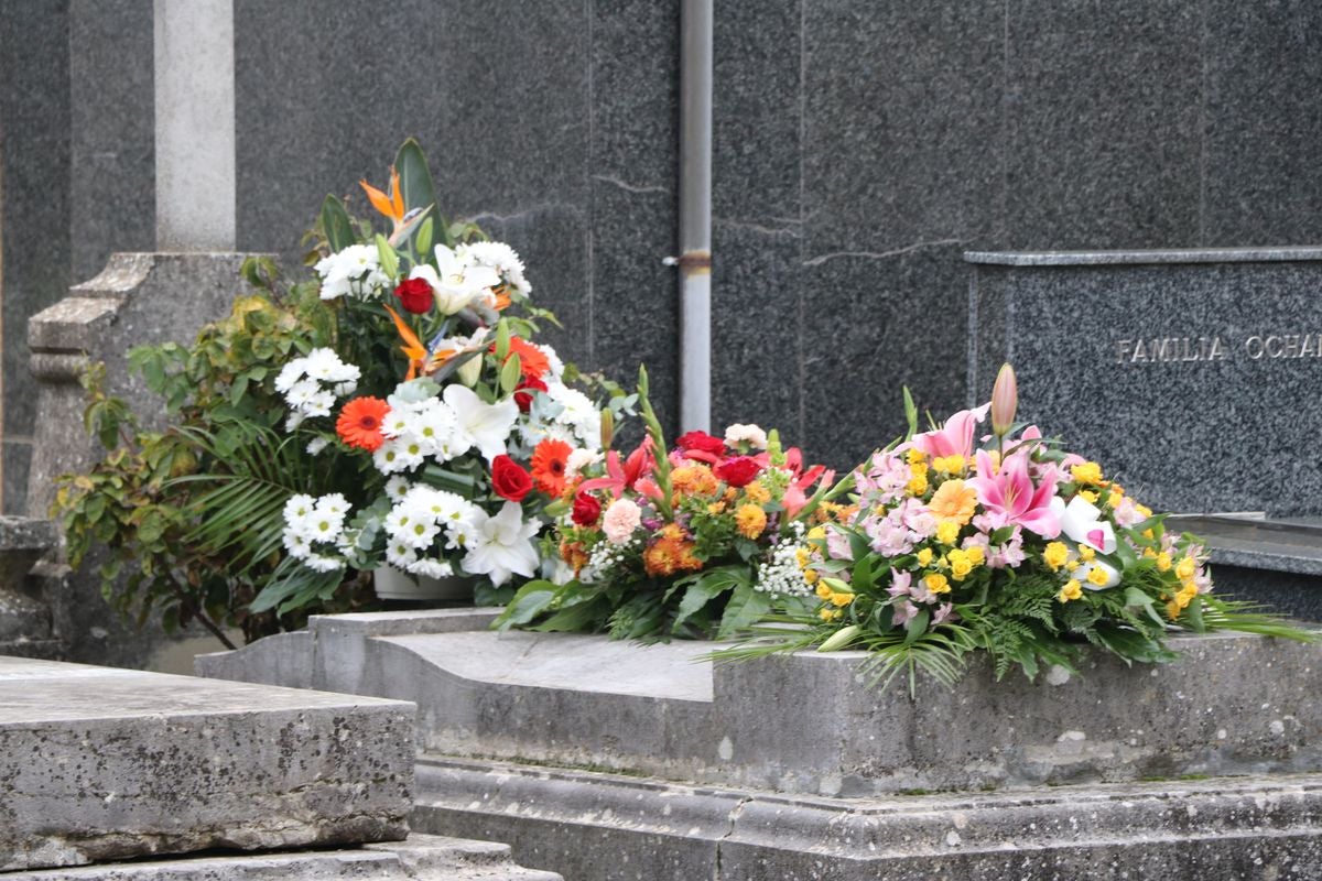 Fotos: Víspera de Todos los Santos en el cementerio de León