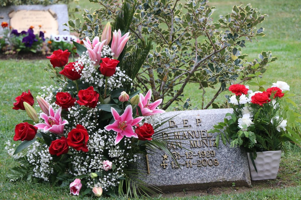 Fotos: Víspera de Todos los Santos en el cementerio de León