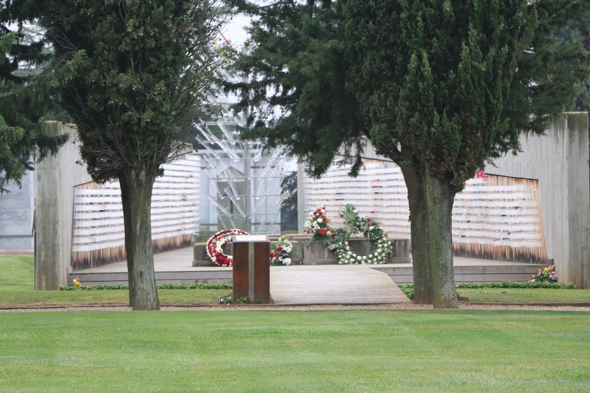 Fotos: Víspera de Todos los Santos en el cementerio de León