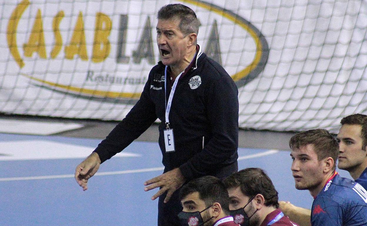 Cadenas, durante el partido ante Anaitasuna.