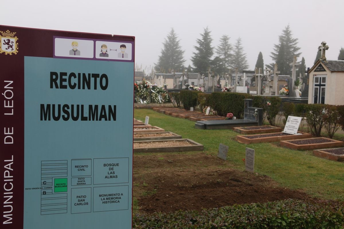 Los leoneses se han acercado hasta el cementerio de Puente Castro en este Día de Todos los Santos