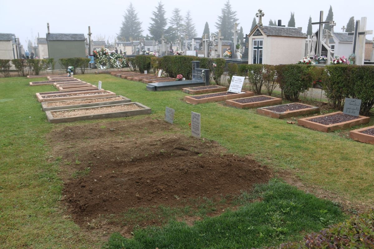 Los leoneses se han acercado hasta el cementerio de Puente Castro en este Día de Todos los Santos