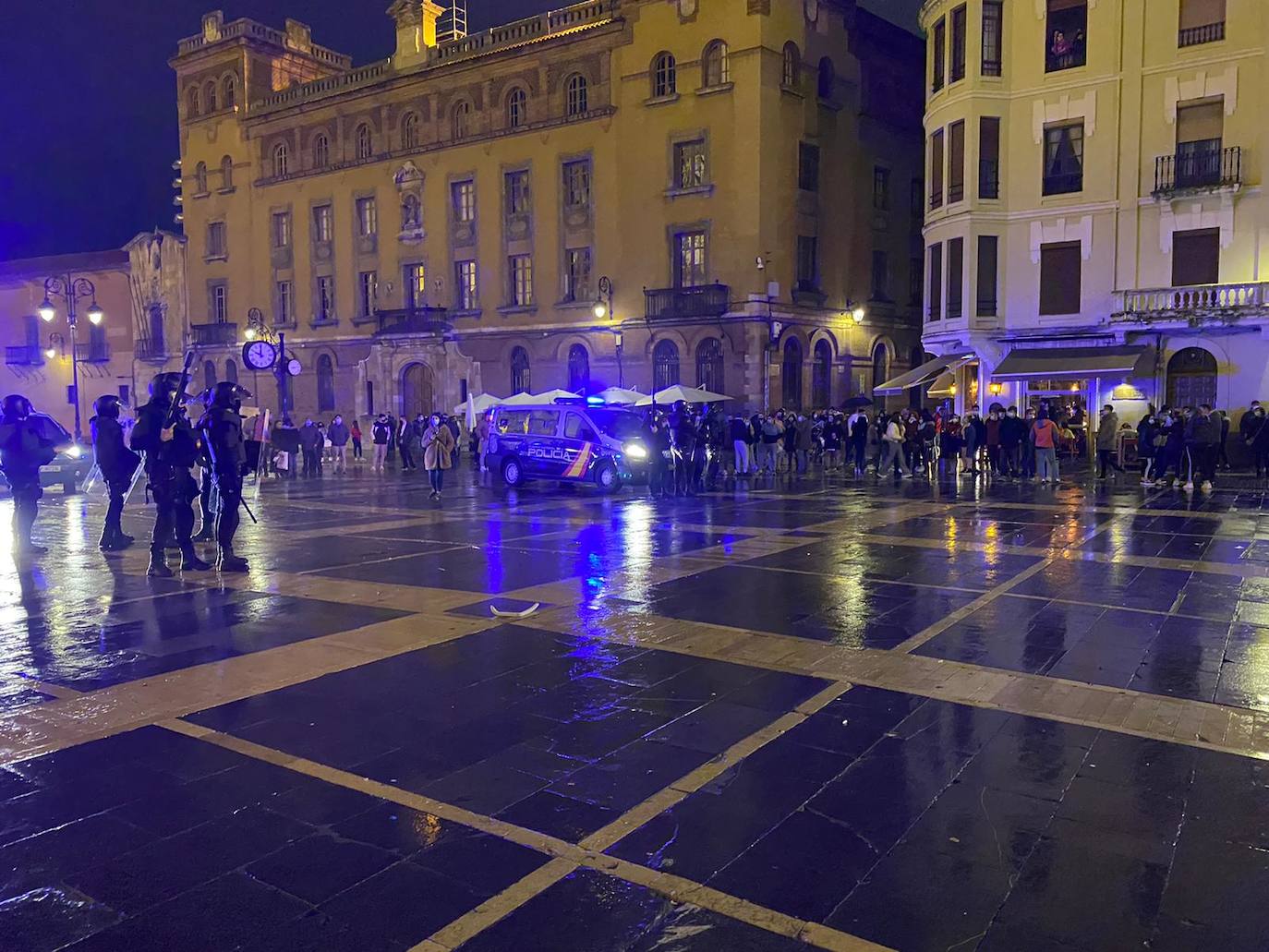 Fotos: Los disturbios de León llega a plaza de Regla