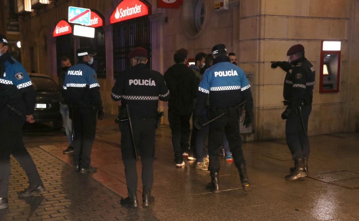 Imagen de la policía local de León durante la protesta del pasado domingo en la capital.