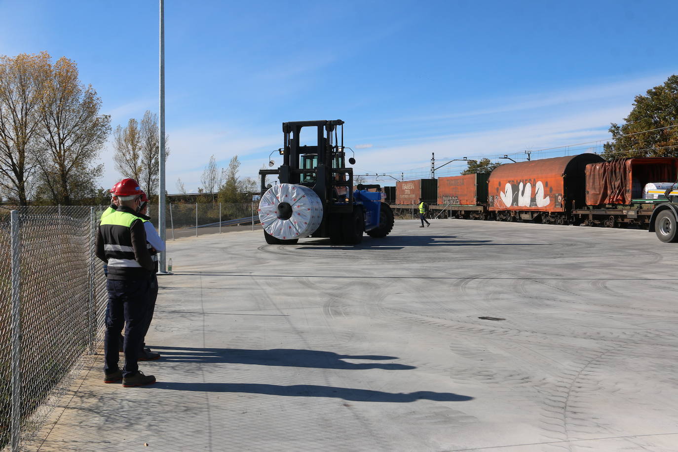 Fotos: Primer tren con salida desde Coated Solutions León