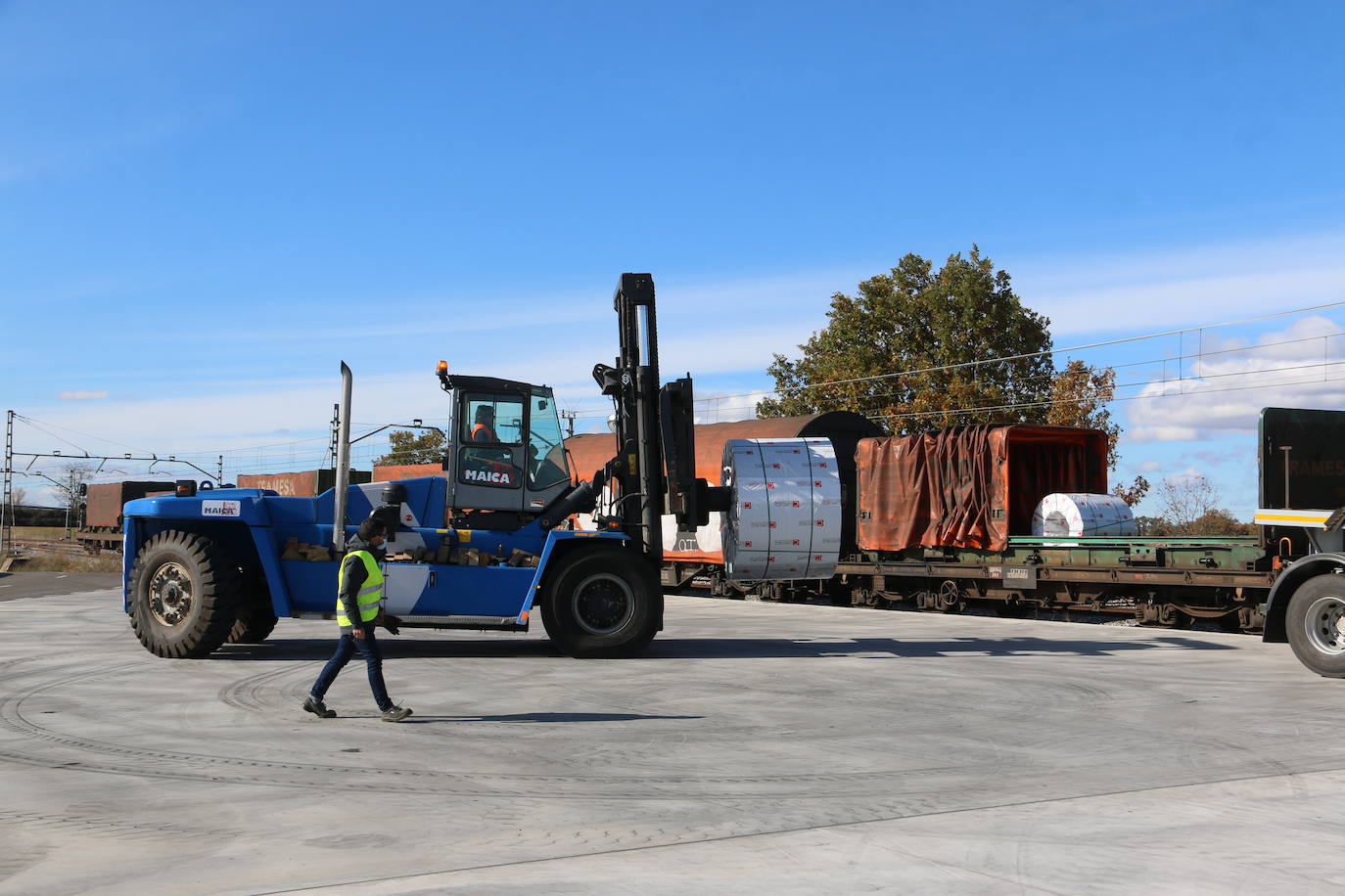 Fotos: Primer tren con salida desde Coated Solutions León