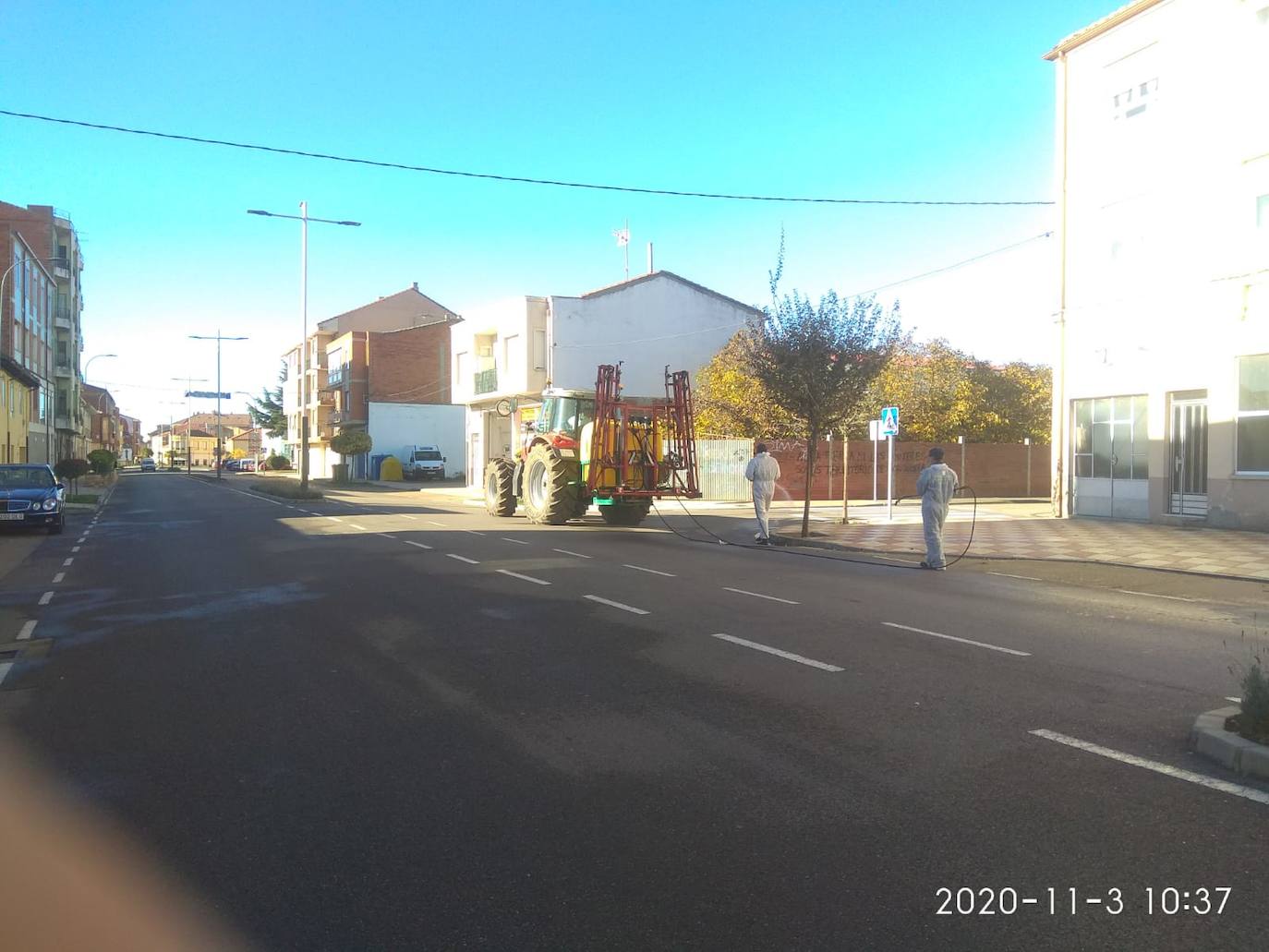 Fotos: Santa María del Páramo desinfecta sus calles