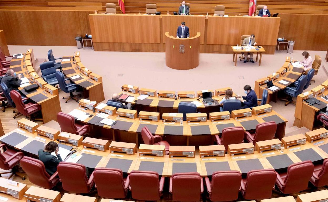 Las Cortes respaldan la propuesta del Partido Popular.
