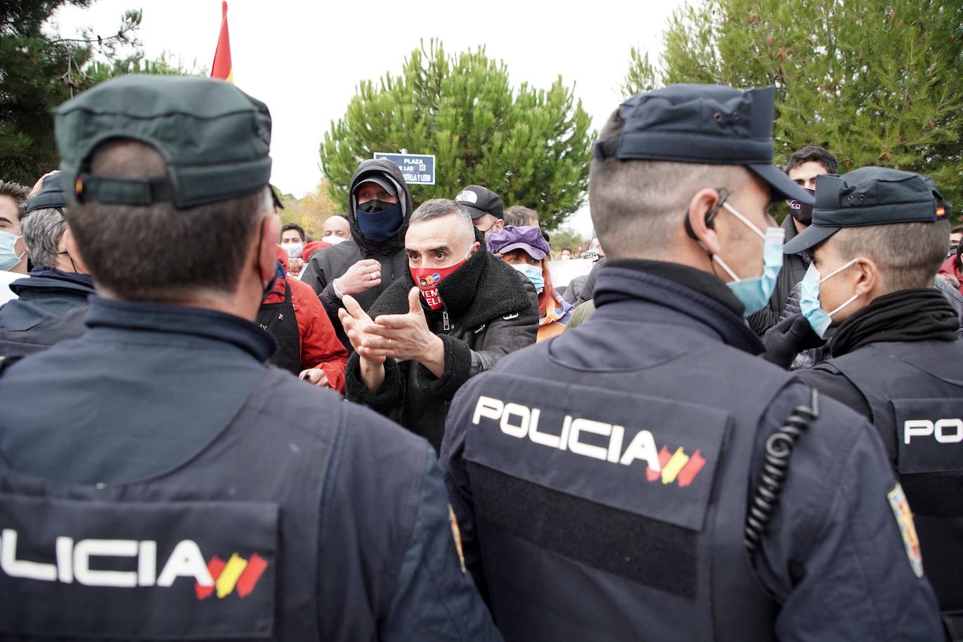 Concentración de los hosteleros frente a las medidas restrictivas por el COVID-19. Los hosteleros leoneses participan en la protesta realizada en Valladolid. 