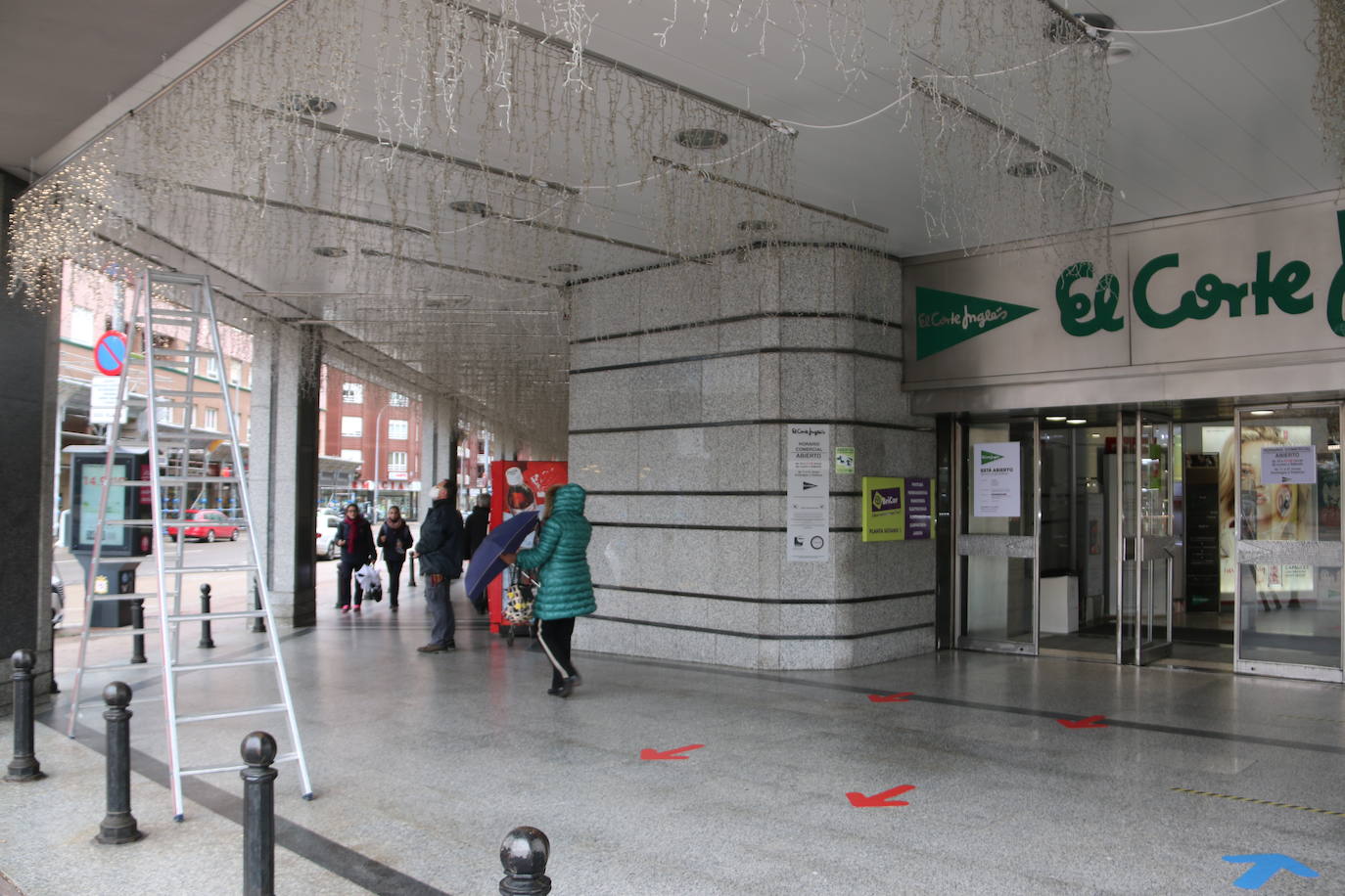 El centro comercial ha cerrado diferentes áreas en cumplimiento de la nueva norma para contener el coronavirus.