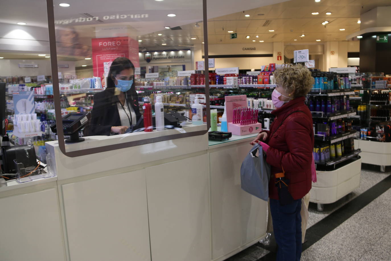 El centro comercial ha cerrado diferentes áreas en cumplimiento de la nueva norma para contener el coronavirus.