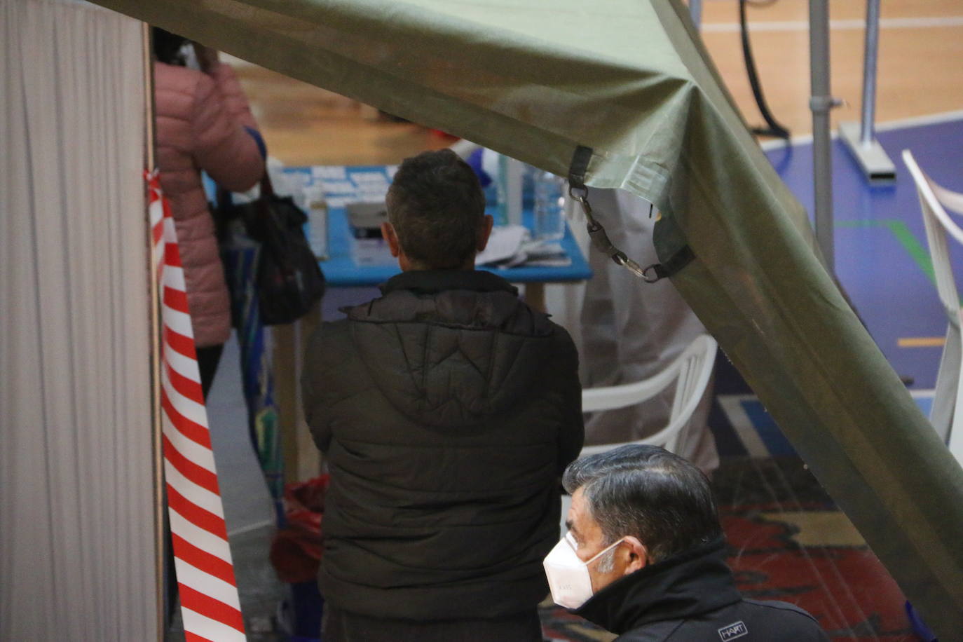 Miles de vecinos se han acercado en la primera jornada del cribado masivo para hacerse su prueba de antígenos.