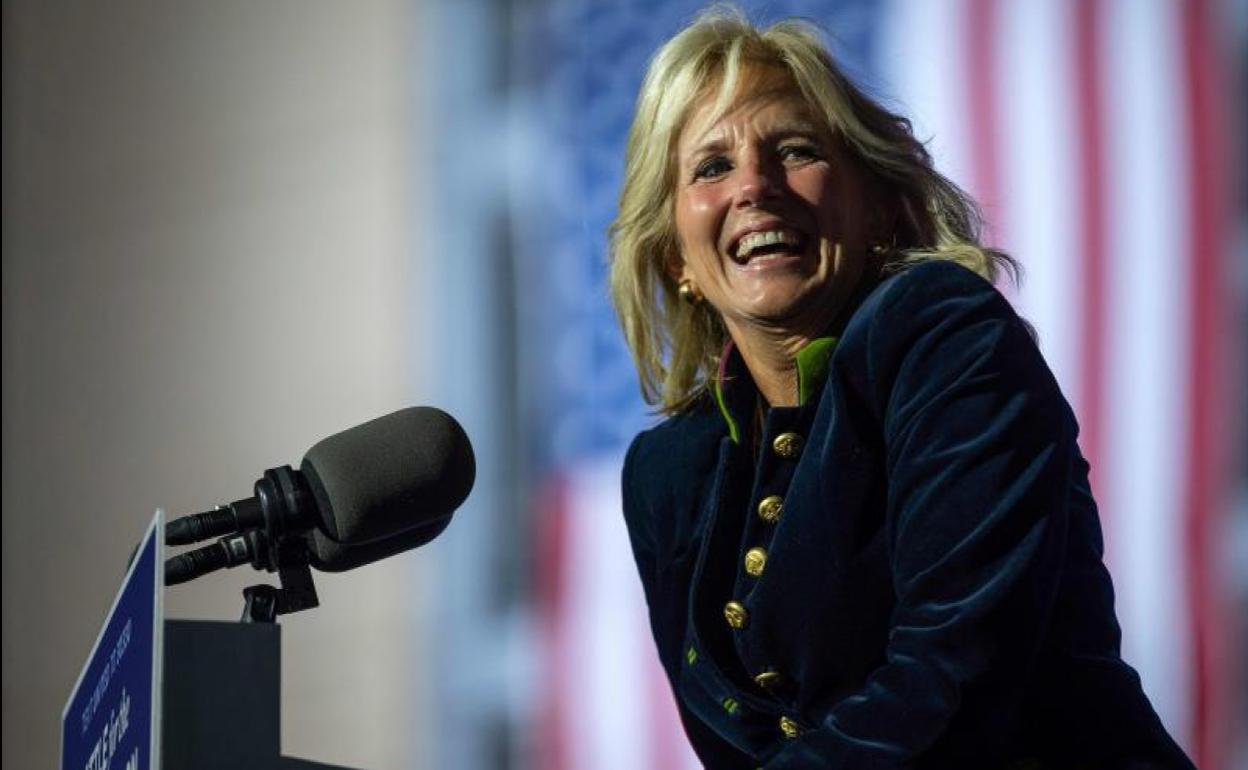 Jill Biden, profesora de 69 años, ha tenido una presencia constante y activa en la campaña electoral. 