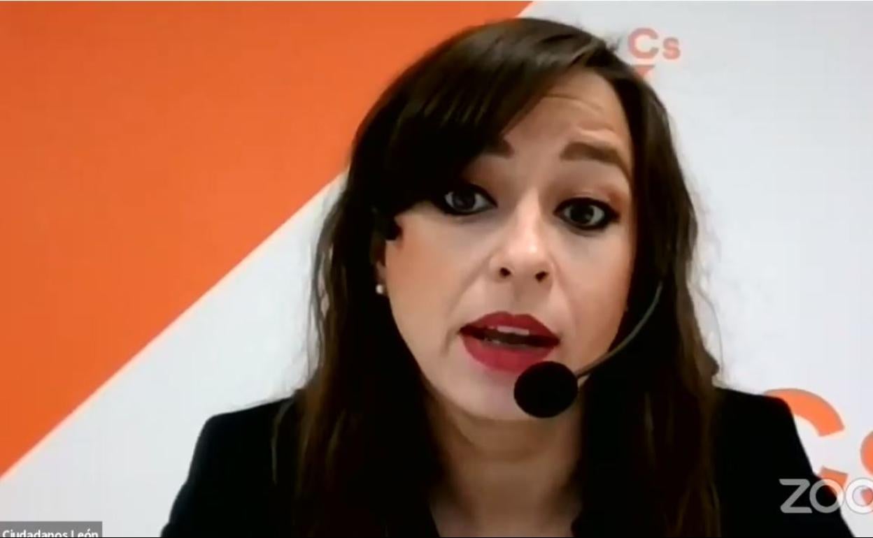 La portavoz municipal de Ciudadanos León, Gemma Villarroel, en una rueda de prensa telemática.