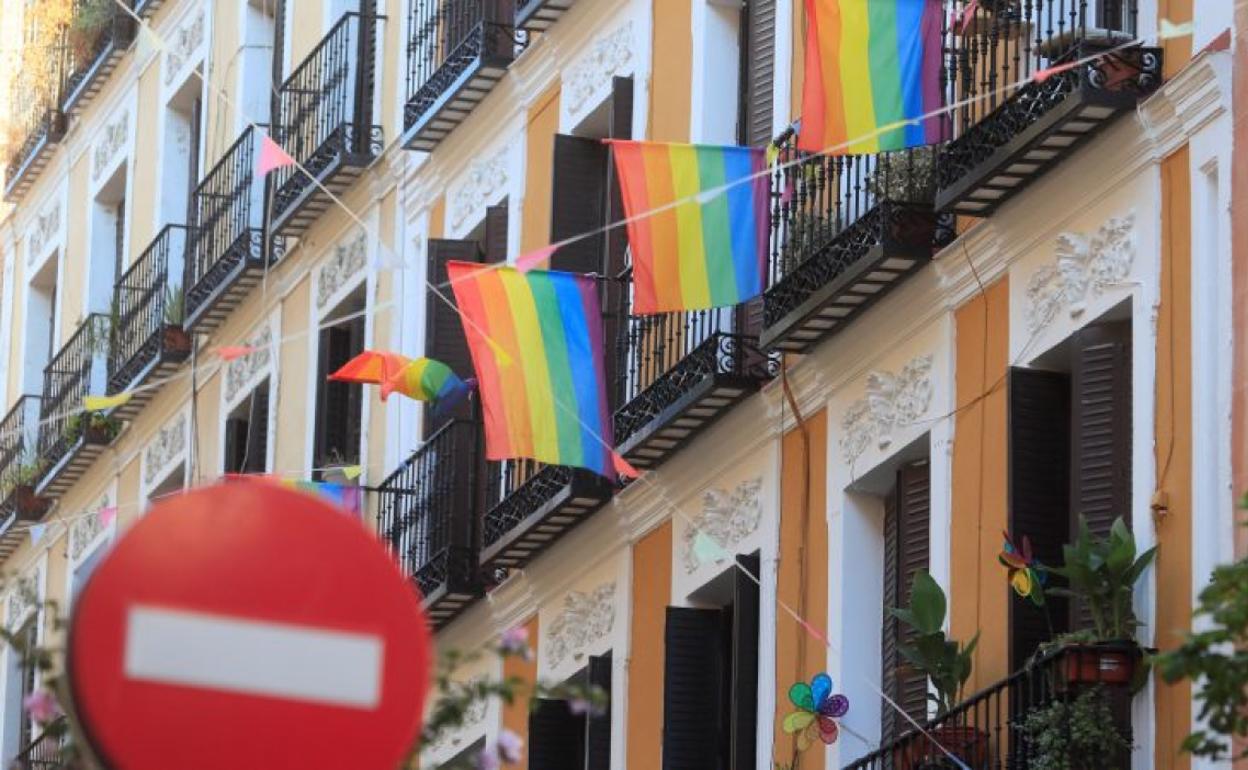 Bruselas lanza la primera estrategia de la UE para la plena igualdad de las personas LGTBIQ