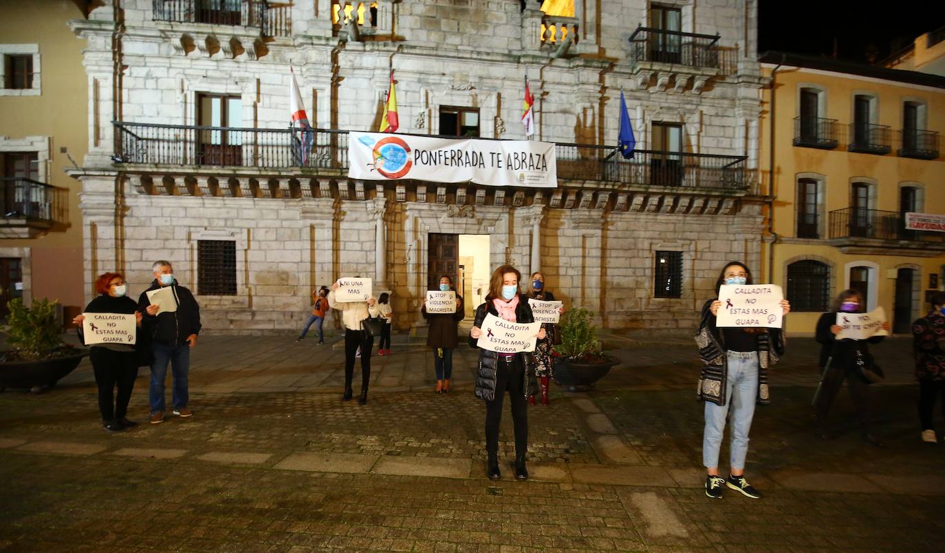 Fotos: Concentración en Ponferrada en apoyo a Raquel Díaz