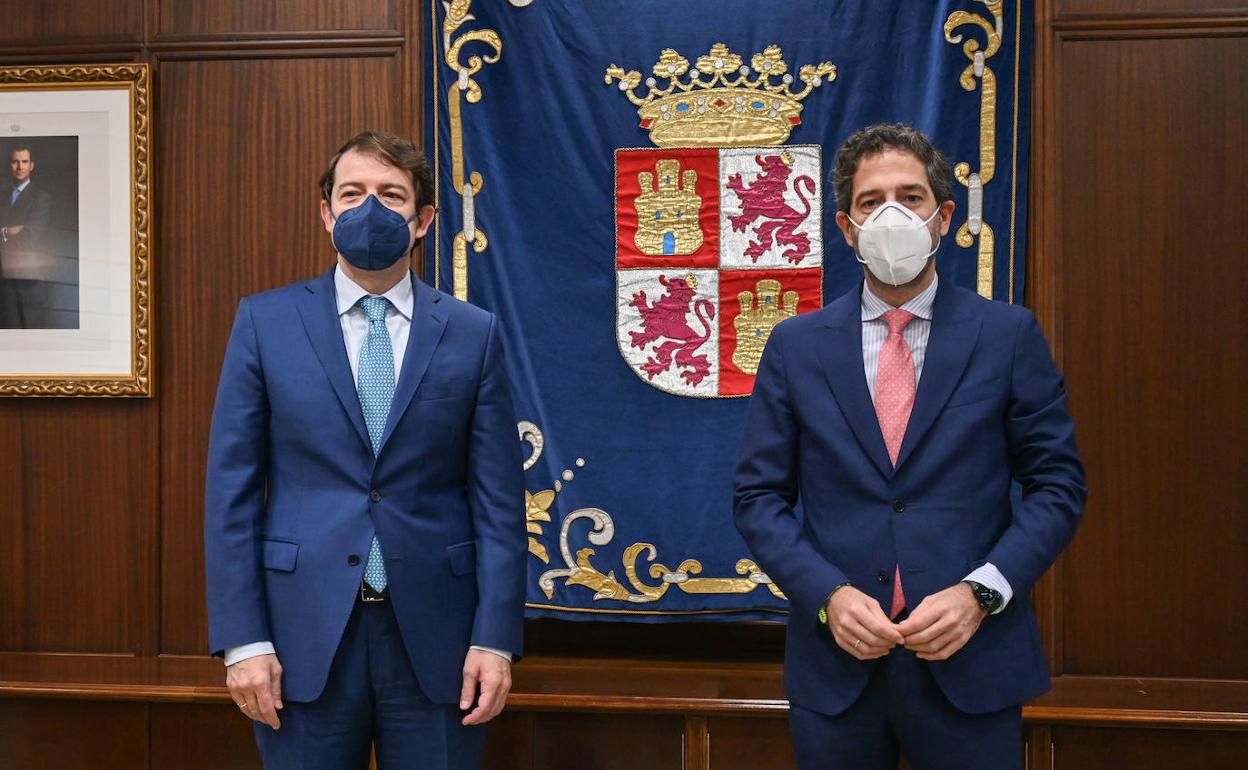 El presidente de la Junta de Castilla y León, Alfonso Fernández Mañueco, y el presidente de Iberaval, César Pontvianne, presentan un paquete de medidas de apoyo al sector de la hostelería y el turismo.