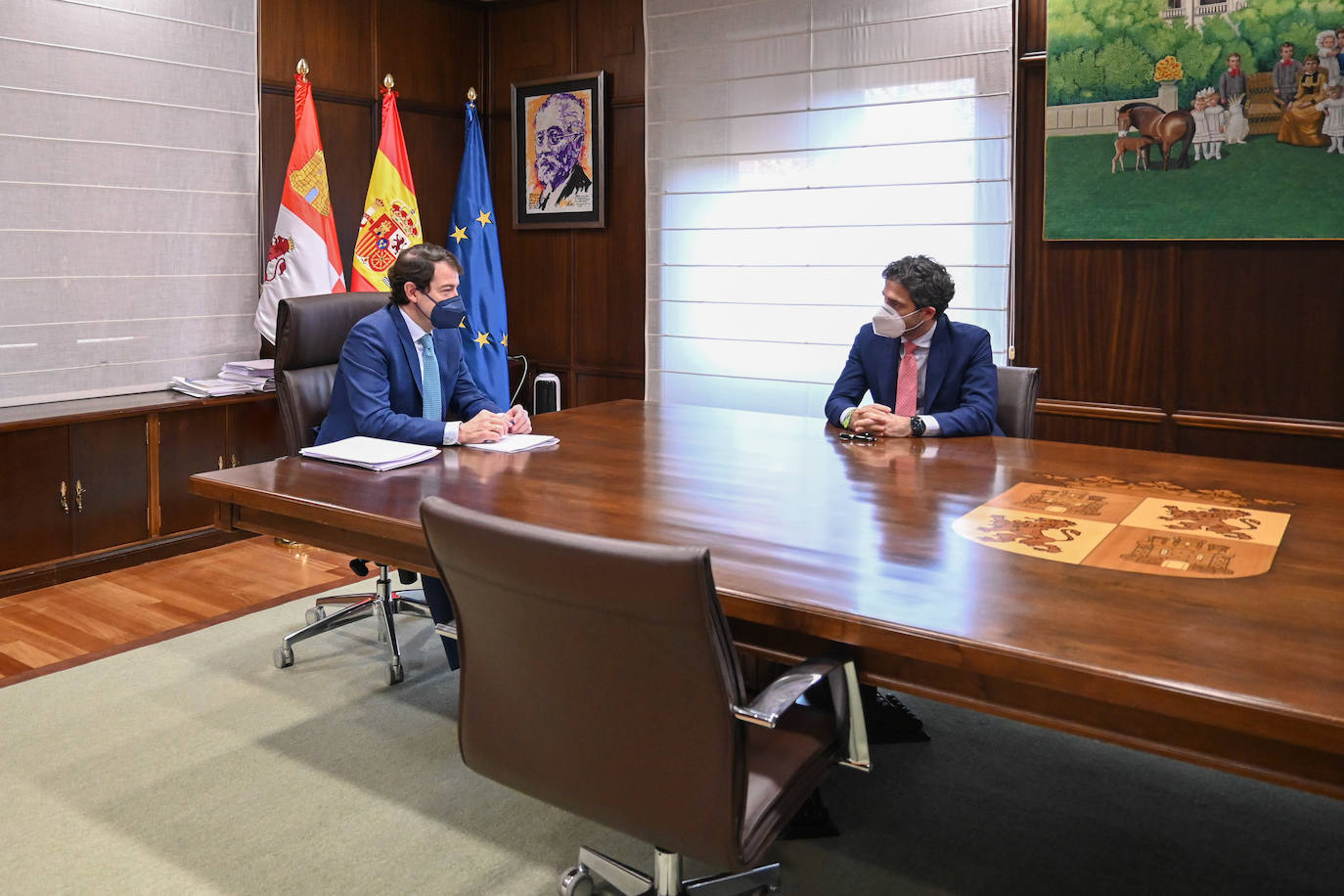 El presidente de la Junta de Castilla y León, Alfonso Fernández Mañueco, y el presidente de Iberaval, César Pontvianne, presentan un paquete de medidas de apoyo al sector de la hostelería y el turismo.