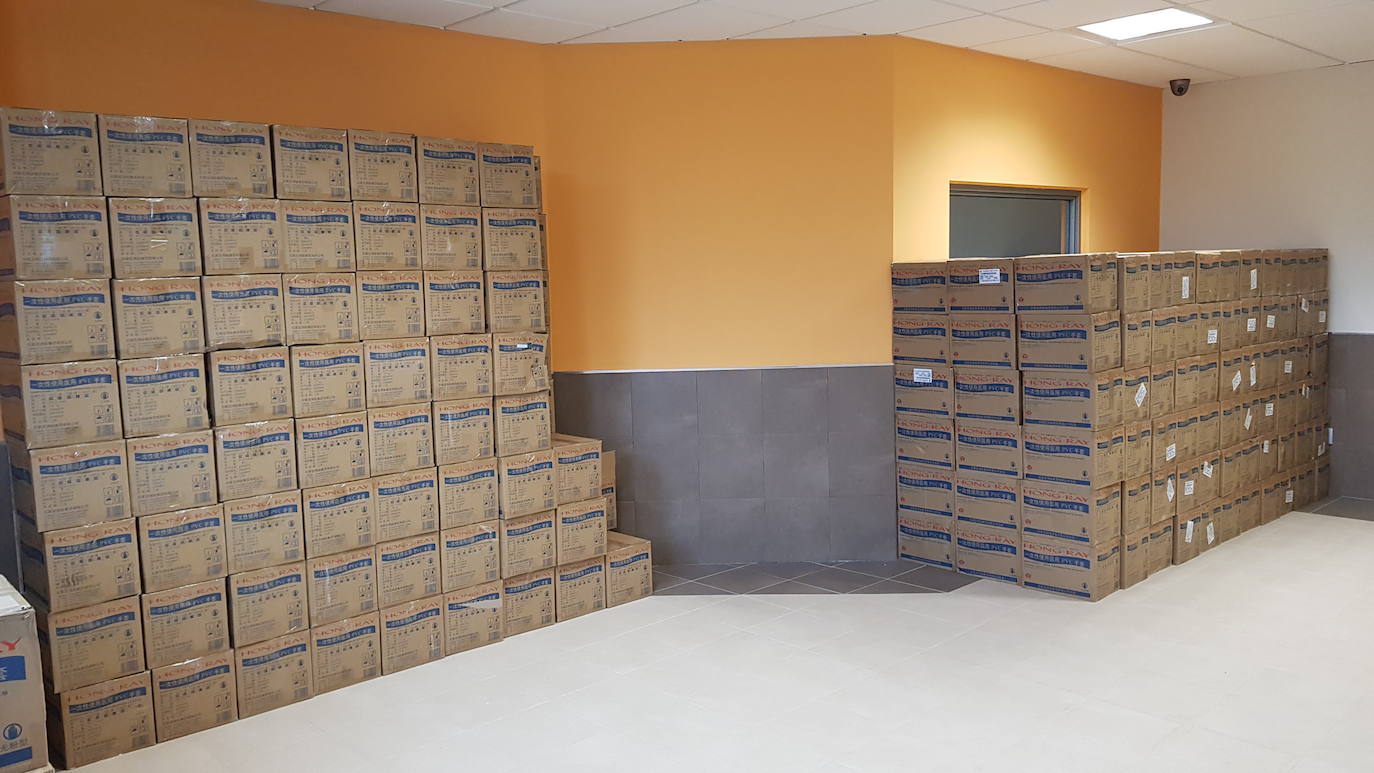 Fotos: Reparto de material sanitario en las residencias de León