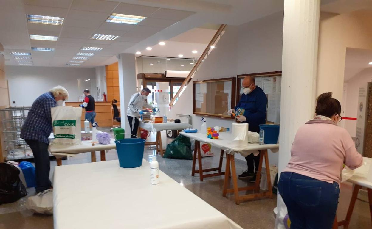 Villaquilambre y 'Territorio Solidario' recogen mil juguetes y material escolar y 725 kilos de alimentos