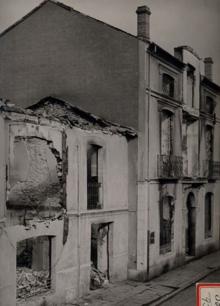 La Biblioteca Nacional publica las imágenes de los efectos causados por los incendios y bombardeos en la zona norte de León, Pola de Gordón, Santa Lucía y La Vid, durante la Guerra Civil 