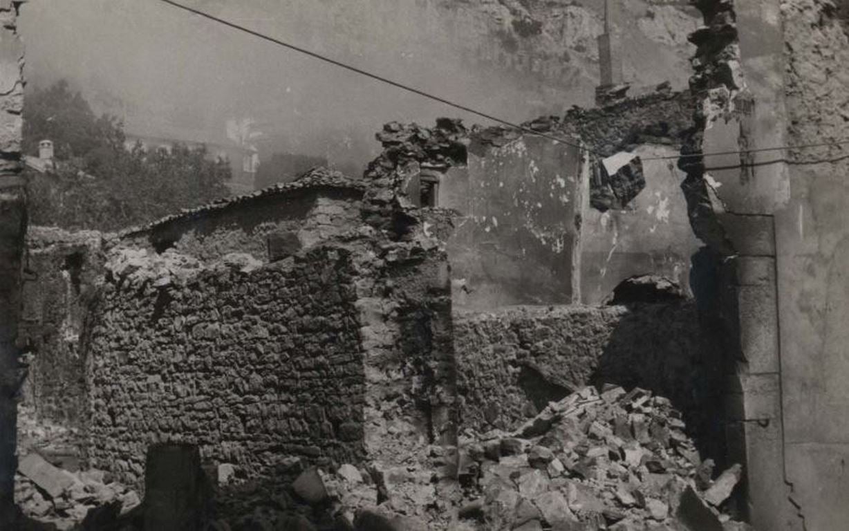 La Biblioteca Nacional publica las imágenes de los efectos causados por los incendios y bombardeos en la zona norte de León, Pola de Gordón, Santa Lucía y La Vid, durante la Guerra Civil 