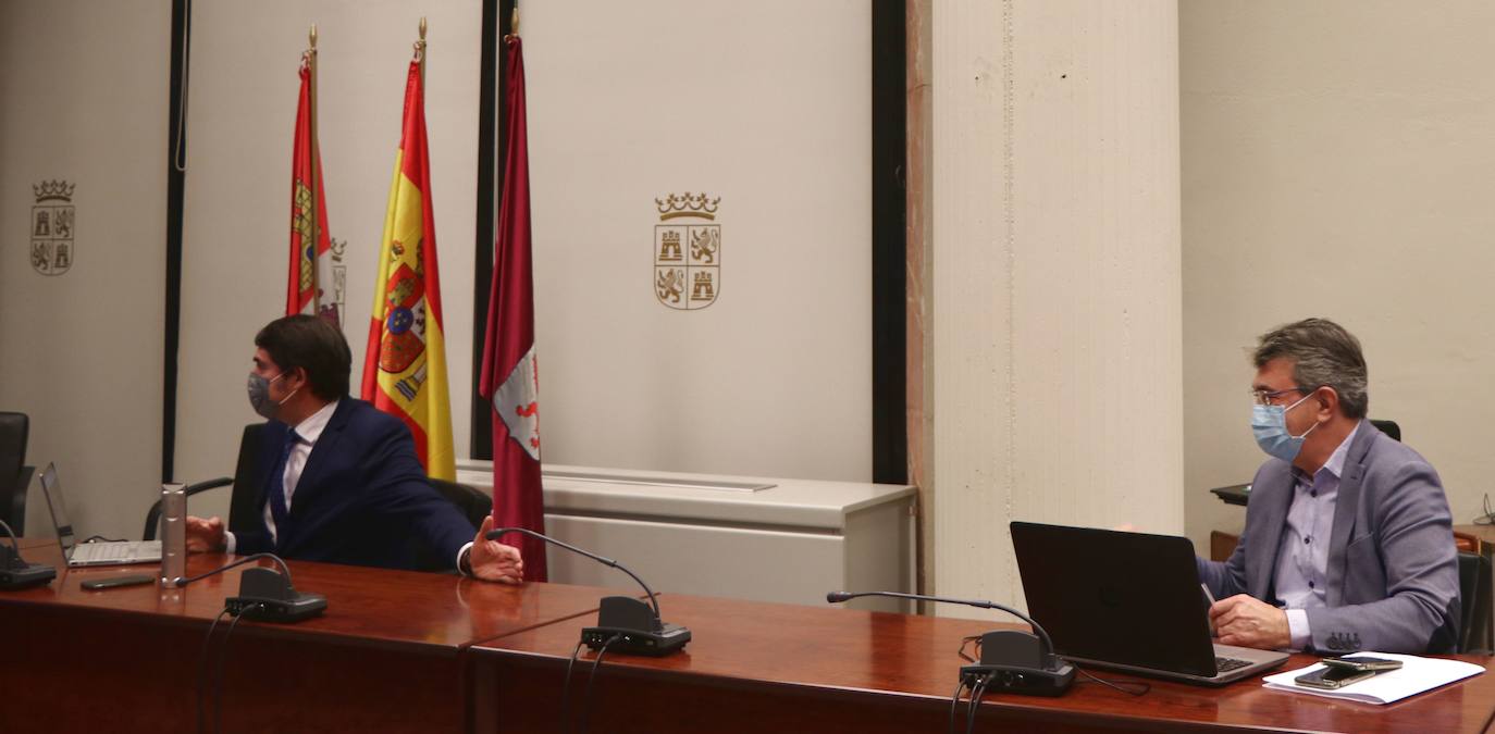 El consejero de Fomento y Medio Ambiente, Juan Carlos Suárez-Quiñones, mantiene por videoconferencia la reunión de coordinación de la campaña de Vialidad Invernal 2020-2021 con los delegados territorialesjnta