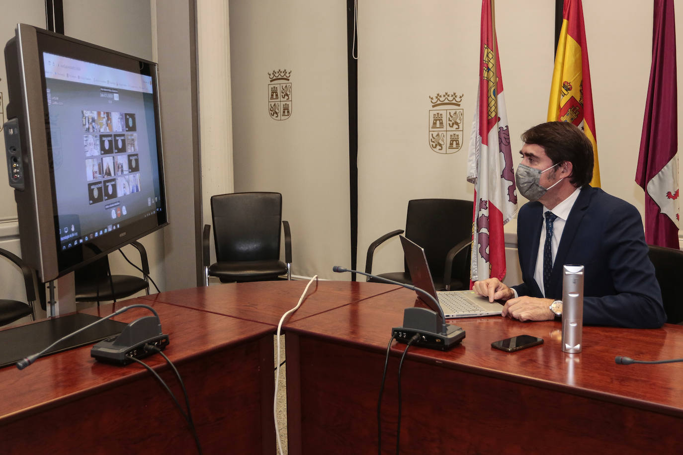 El consejero de Fomento y Medio Ambiente, Juan Carlos Suárez-Quiñones, mantiene por videoconferencia la reunión de coordinación de la campaña de Vialidad Invernal 2020-2021 con los delegados territorialesjnta