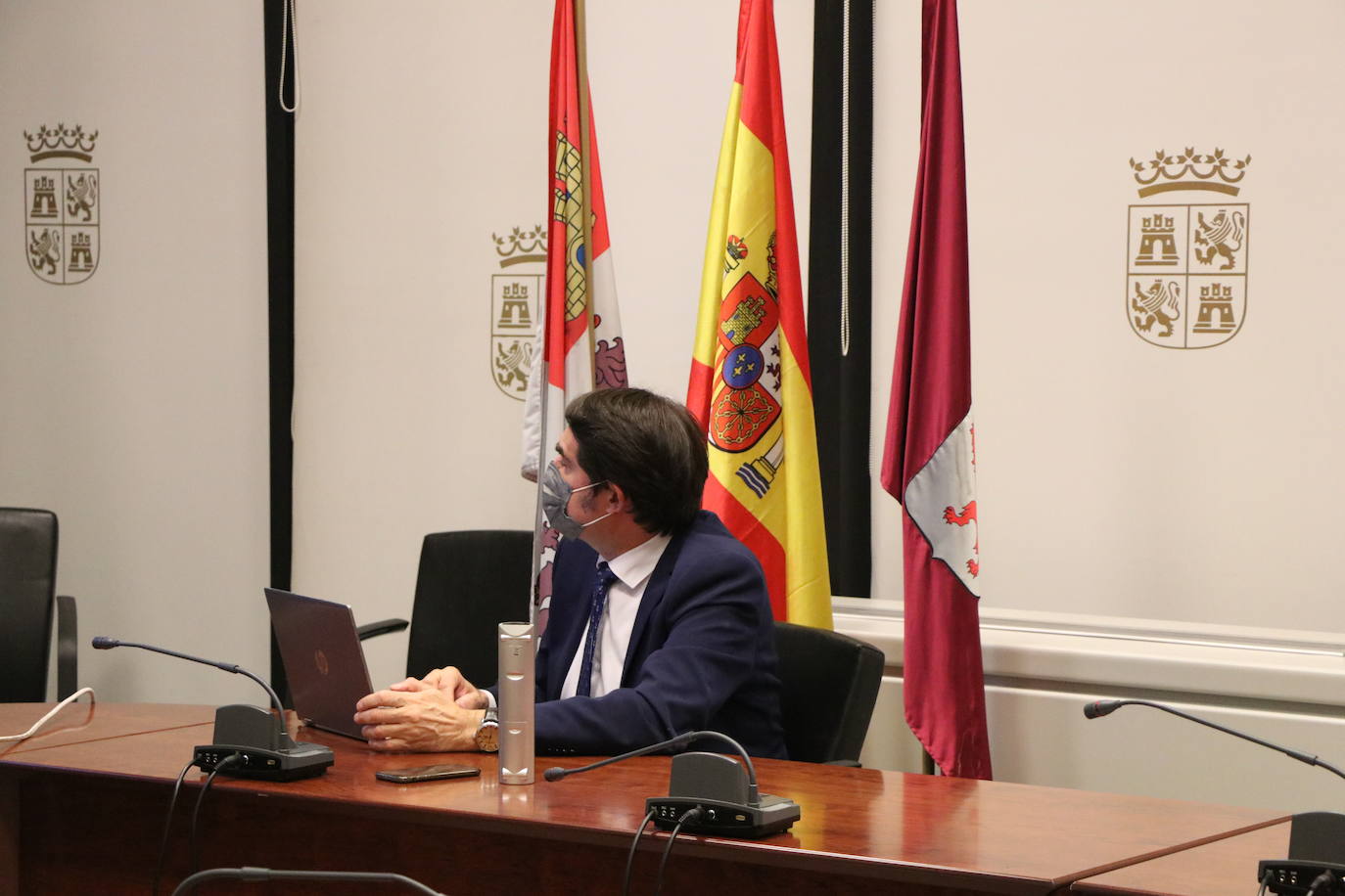 El consejero de Fomento y Medio Ambiente, Juan Carlos Suárez-Quiñones, mantiene por videoconferencia la reunión de coordinación de la campaña de Vialidad Invernal 2020-2021 con los delegados territorialesjnta