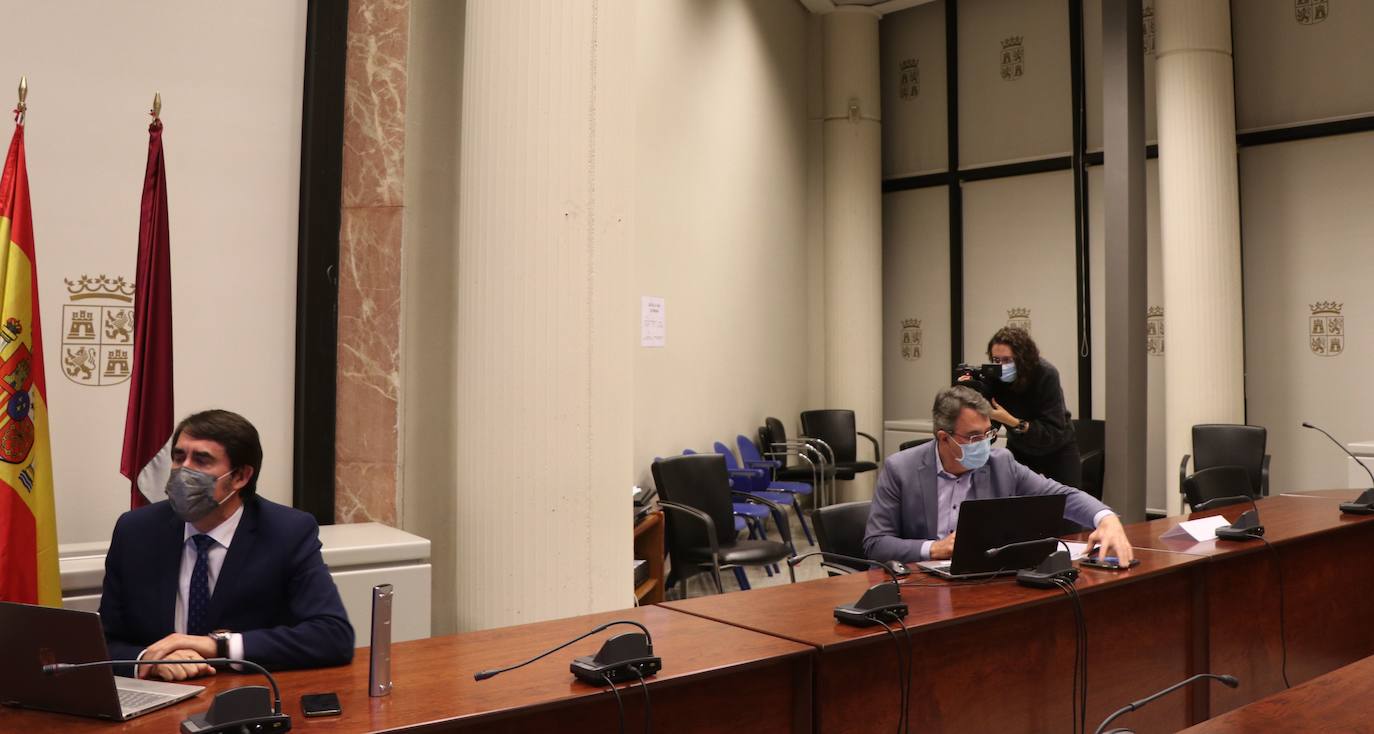 El consejero de Fomento y Medio Ambiente, Juan Carlos Suárez-Quiñones, mantiene por videoconferencia la reunión de coordinación de la campaña de Vialidad Invernal 2020-2021 con los delegados territorialesjnta