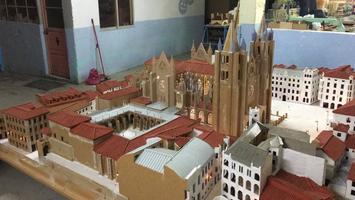 Fotos: Avanza la construcción de la Catedral de León