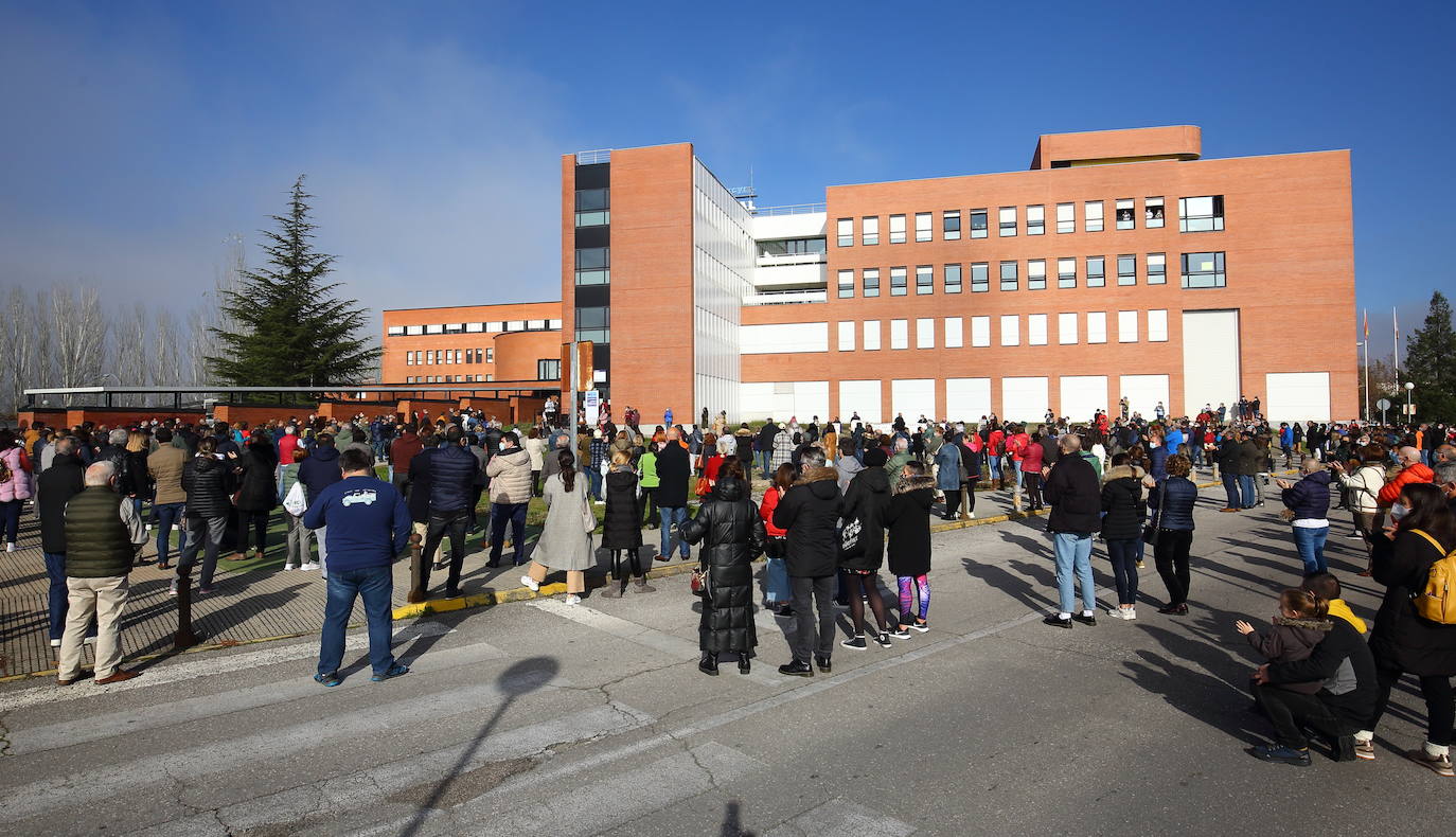 Fotos: Concentración para exigir mejoras en el Servicio de Oncología del Hospital del Bierzo