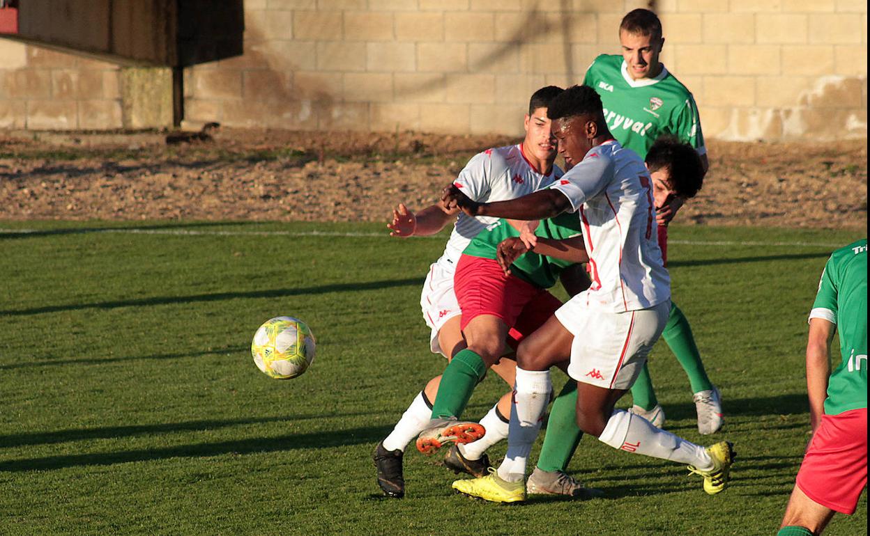 Lance del partido entre leoneses y madrileños.