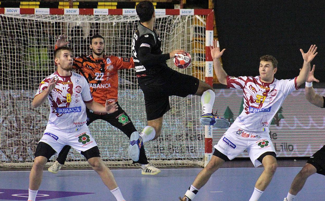 Lucin, Khalifa y Kisselev, en el duelo europeo ante Metalurg.