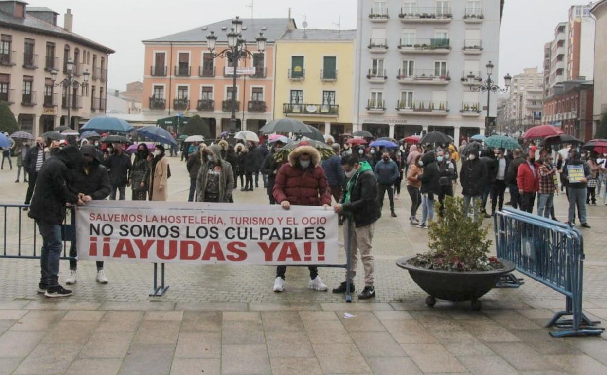 Un instante de la concentración realizada este domingo en Ponferrada. 