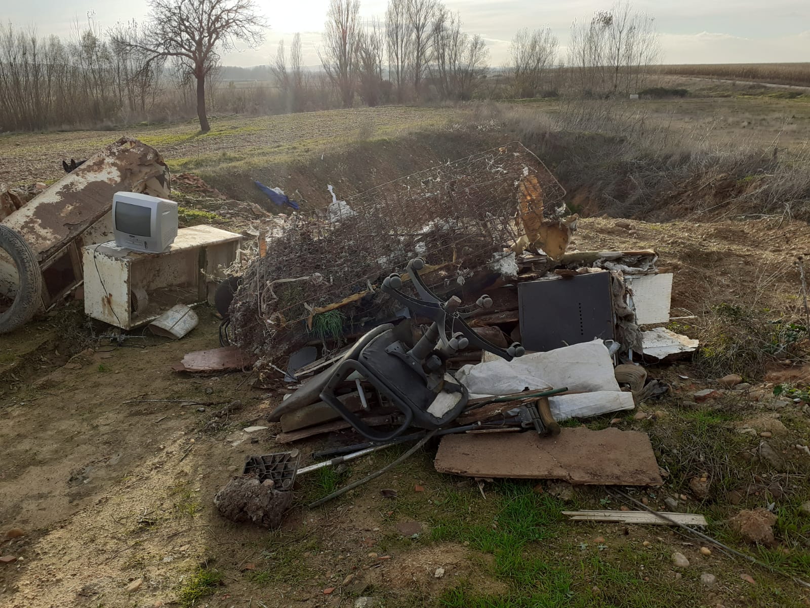 Fotos: Vertedero ilegal en La Antigua