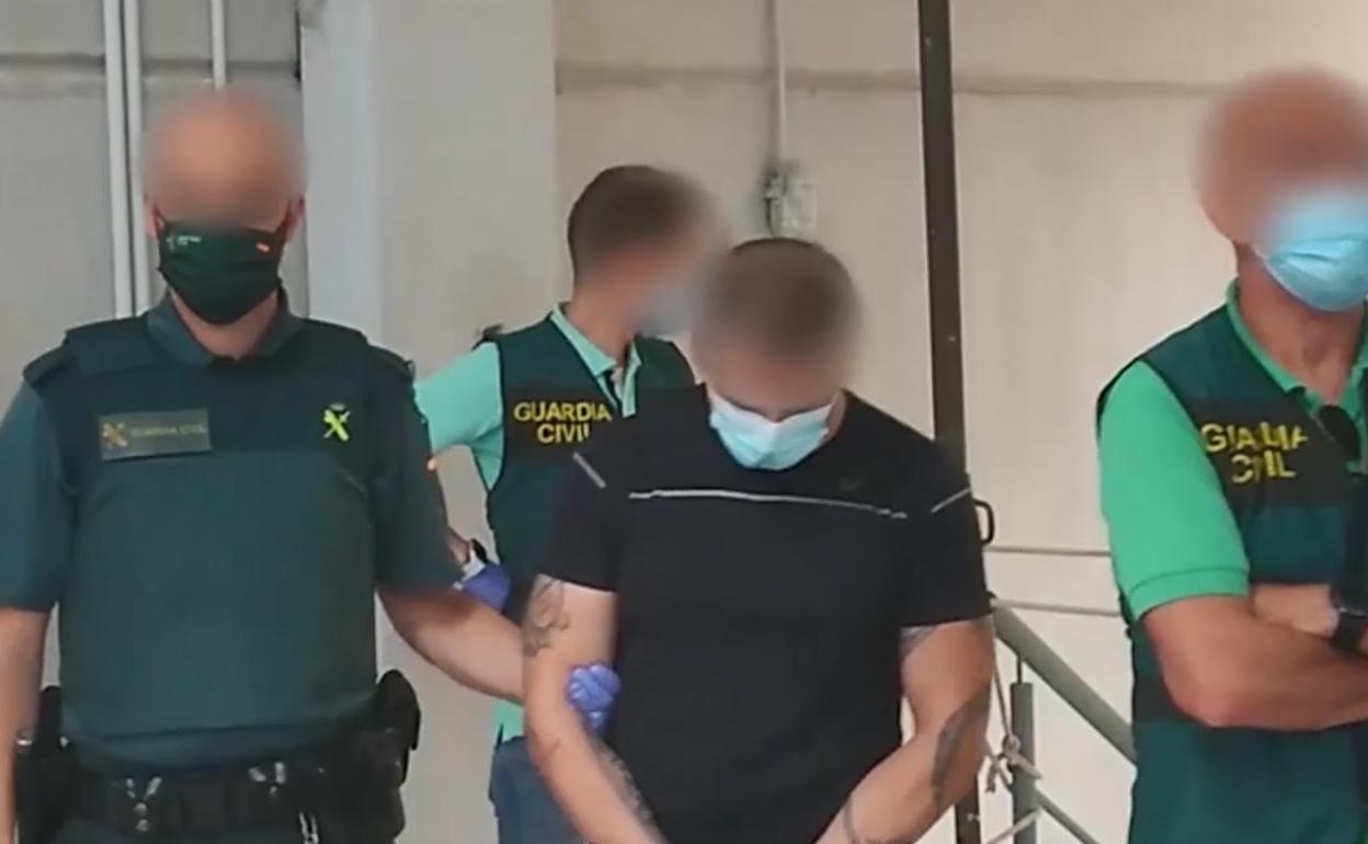 Uno de los detenidos