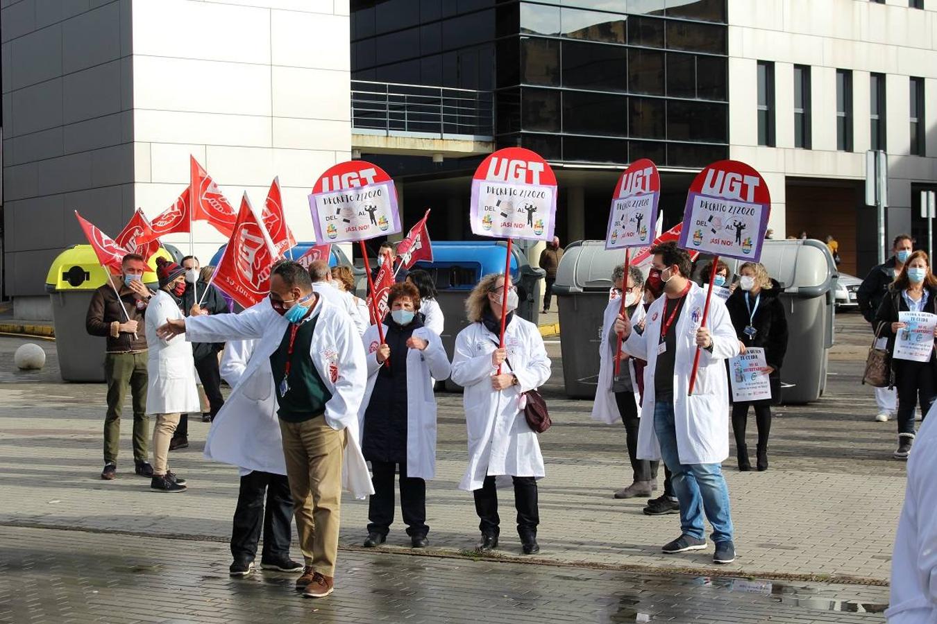 Protesta de lso sanitarios contra el decreto aprobado por la Junta.