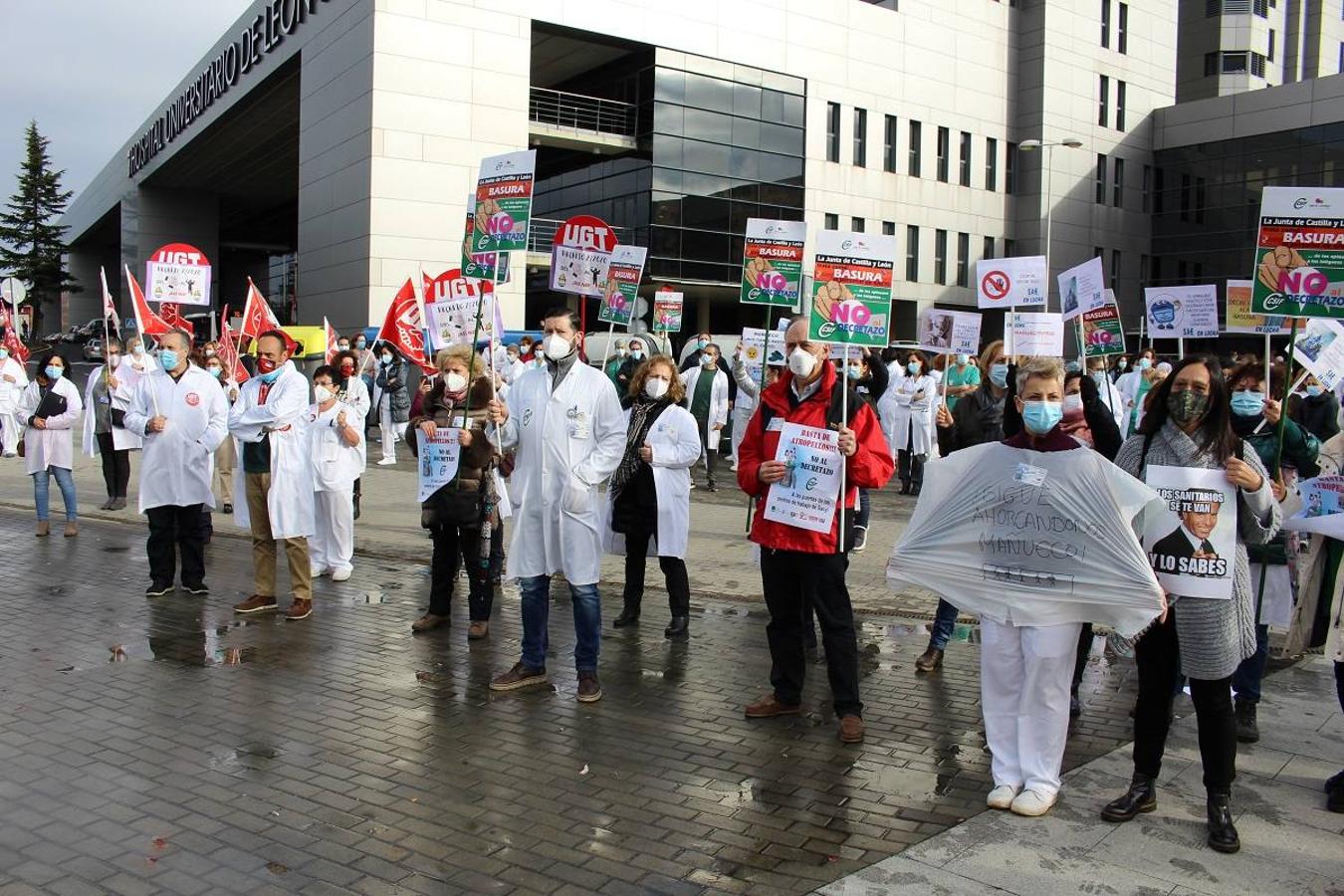 Protesta de lso sanitarios contra el decreto aprobado por la Junta.