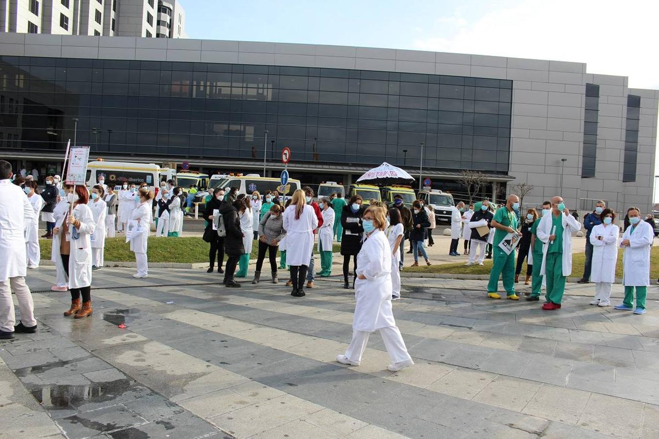 Protesta de lso sanitarios contra el decreto aprobado por la Junta.