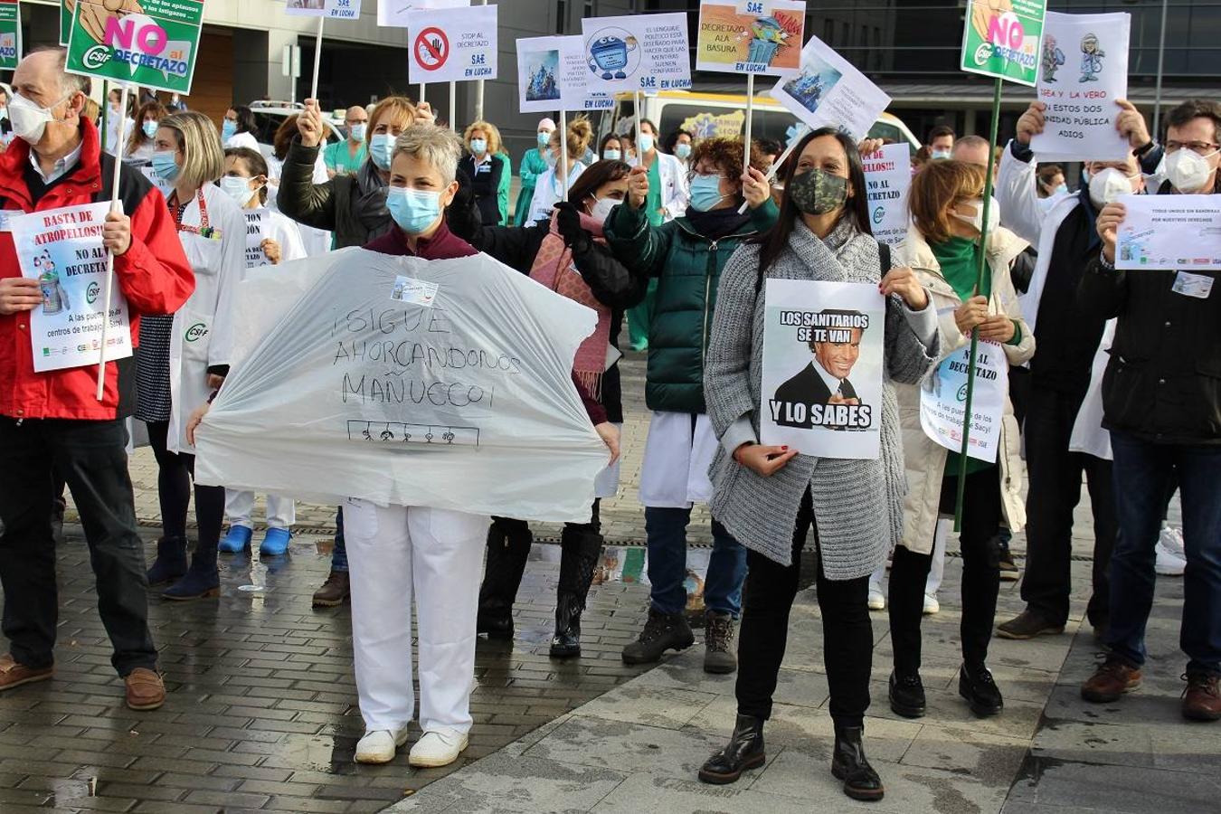 Protesta de lso sanitarios contra el decreto aprobado por la Junta.