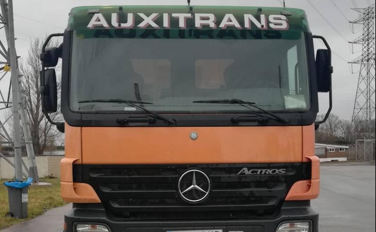 Imagen de uno de los camiones de Auxitrans.