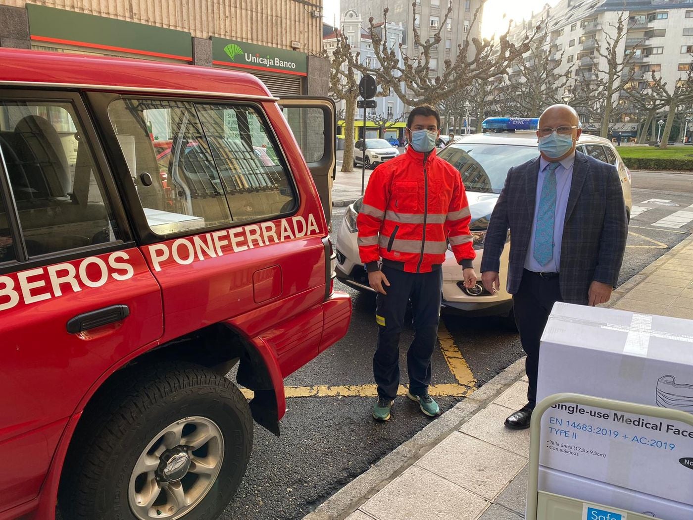 La subdelegación del Gobierno de León reparte 120.000 mascarillas entre administraciones y entidades sociales. 