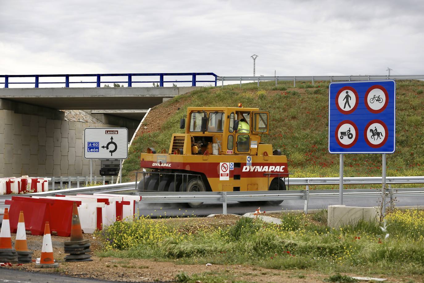 Fotos: Obras en la autovía León-Valladolid