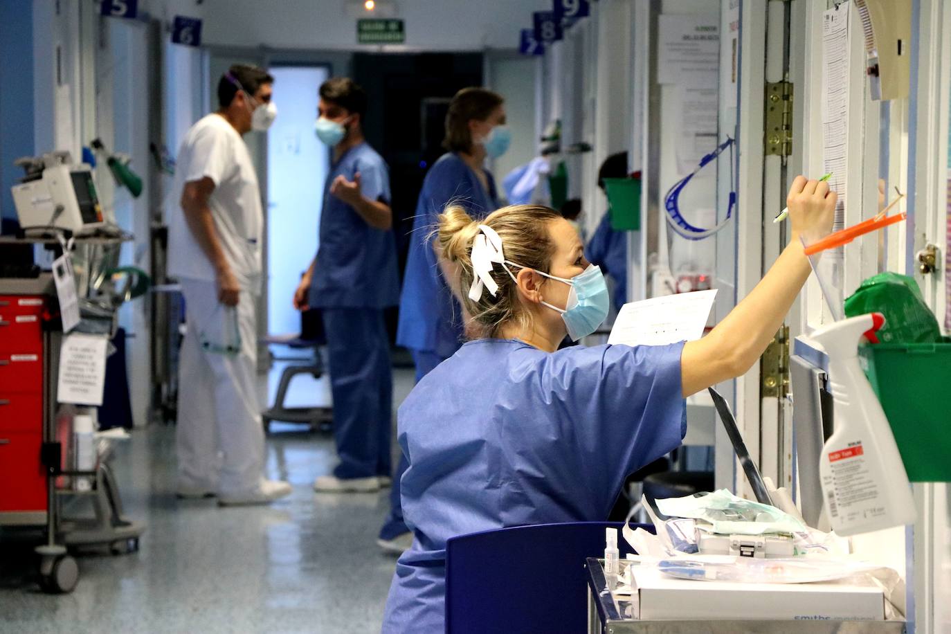 leonoticias entra en la UCI del Hospital Clínico de Valladolid para contar la realidad que se vive en las trincheras de la pandemia.