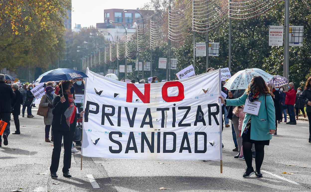 Manifestantes de la Marea Blanca, en las calles de Madrid.